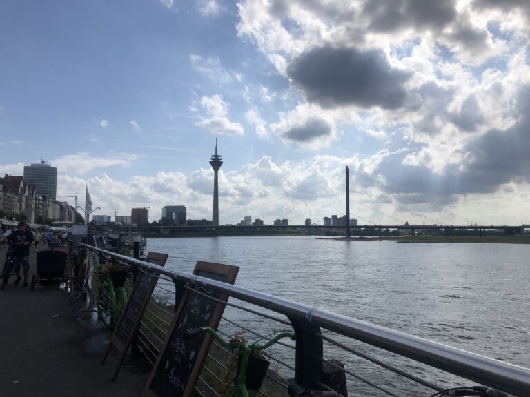 A family city trip with the ICE train – our Düsseldorf food tips and favorite children’s activities